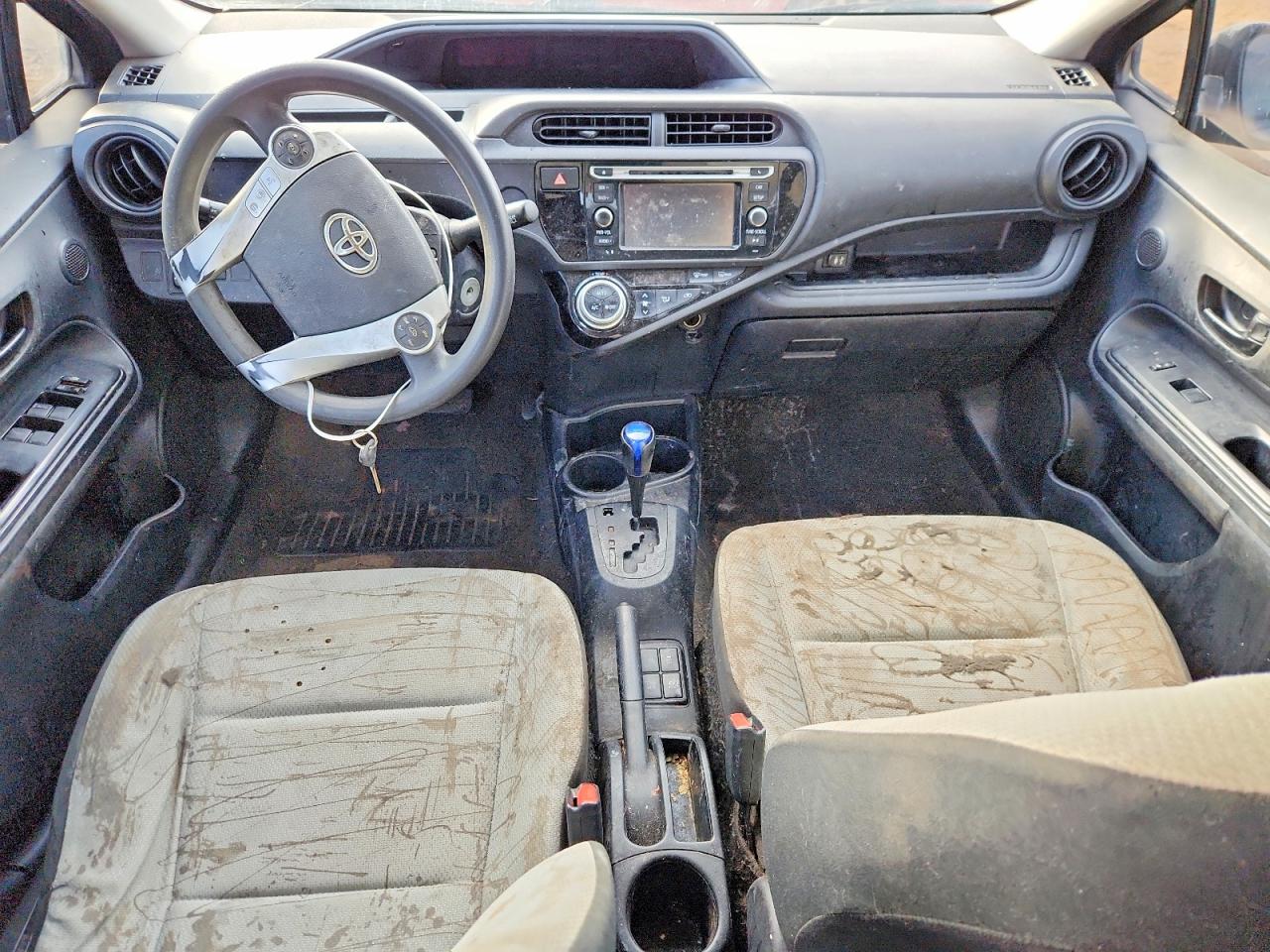 2015 TOYOTA PRIUS C photo 8