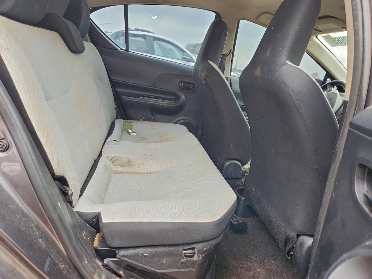 2015 TOYOTA PRIUS C photo 10