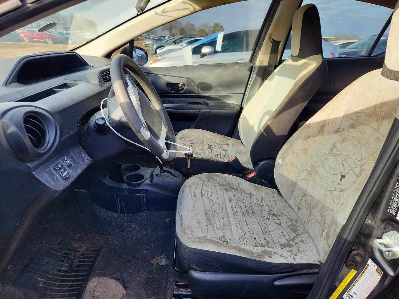 2015 TOYOTA PRIUS C photo 7
