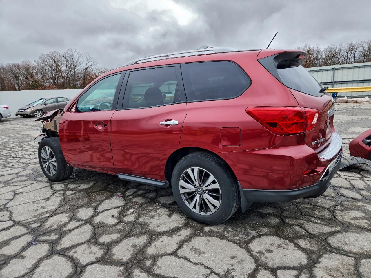 2017 NISSAN PATHFINDER SV photo 2