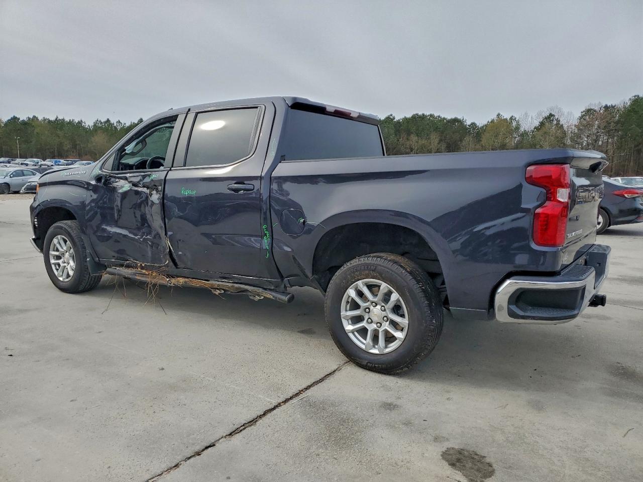 2023 CHEVROLET SILVERADO C1500 LT photo 2