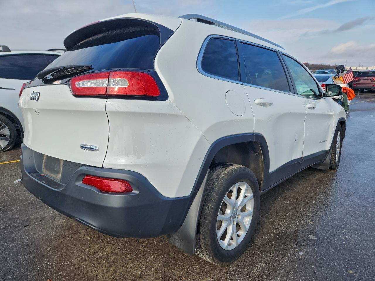 2016 JEEP CHEROKEE LATITUDE photo 3