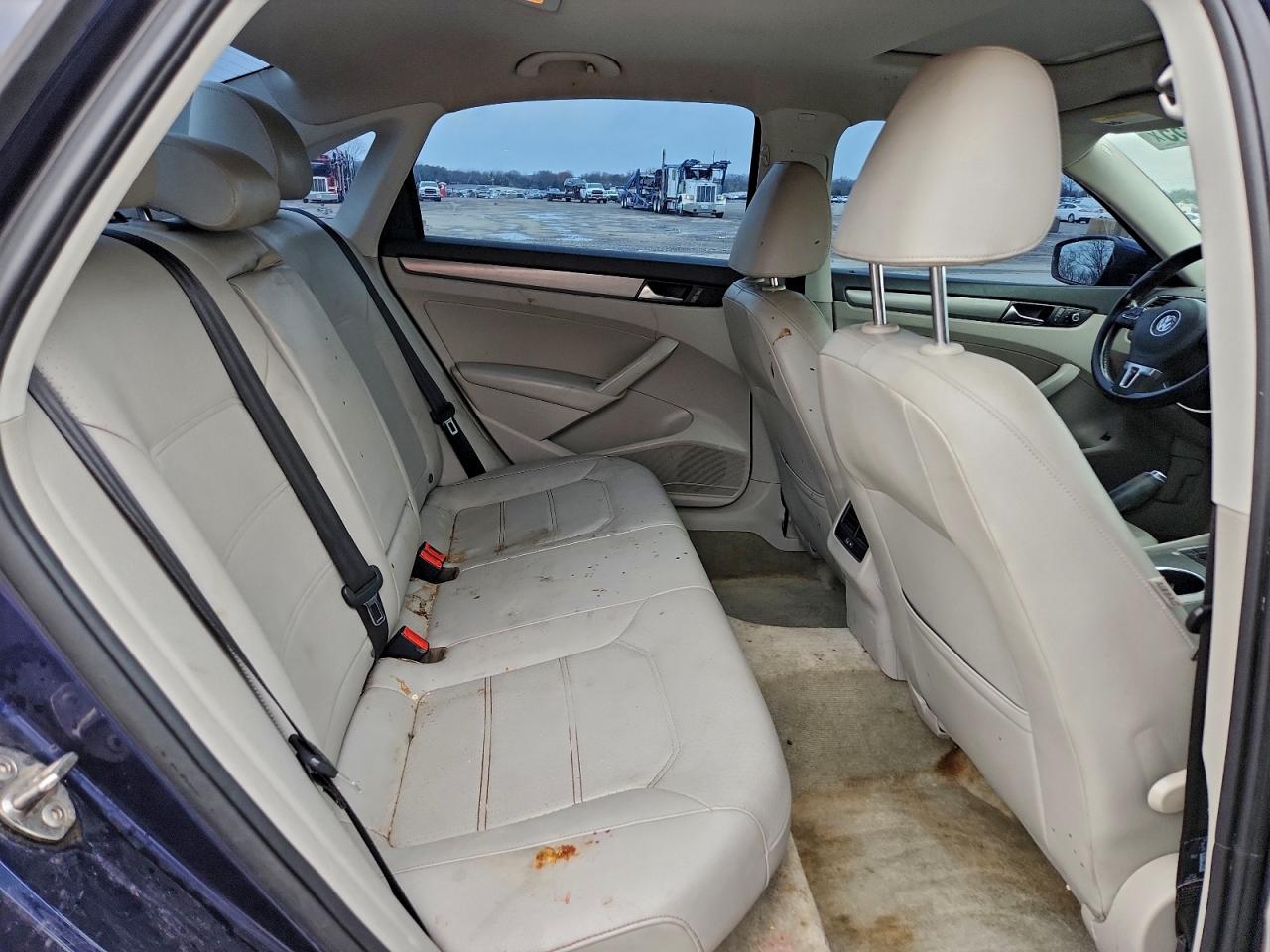 2015 VOLKSWAGEN PASSAT SE photo 10