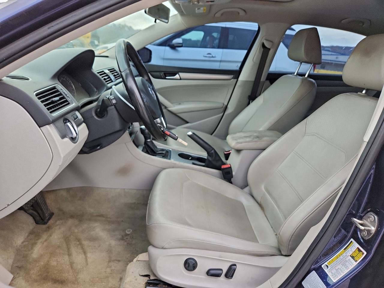 2015 VOLKSWAGEN PASSAT SE photo 7