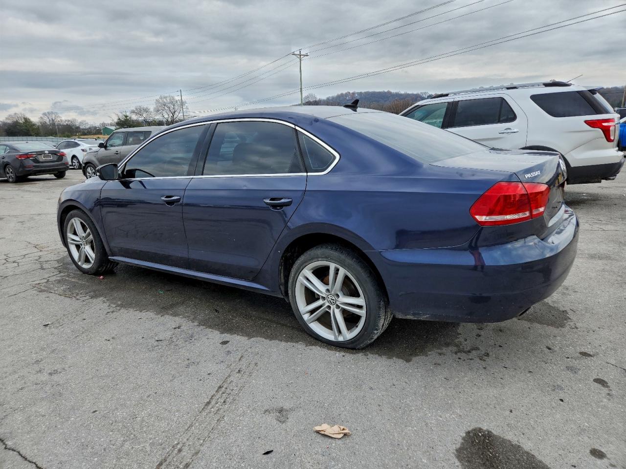 2015 VOLKSWAGEN PASSAT SE photo 2