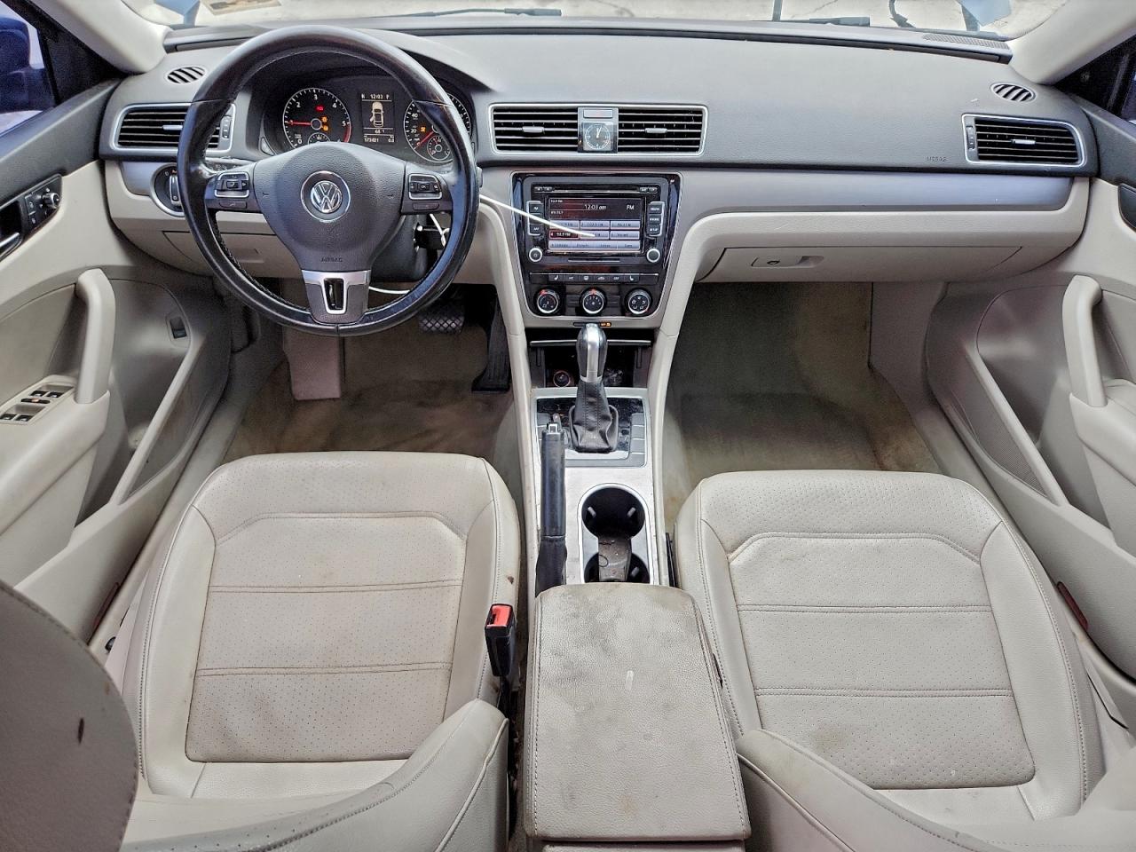 2015 VOLKSWAGEN PASSAT SE photo 8