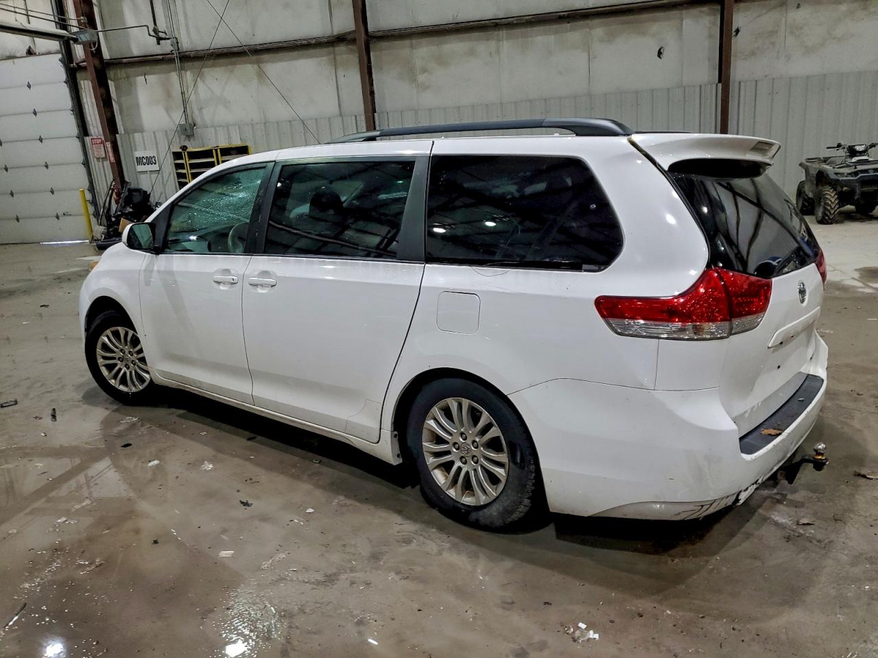 2013 TOYOTA SIENNA XLE 8-PASSENGER photo 3