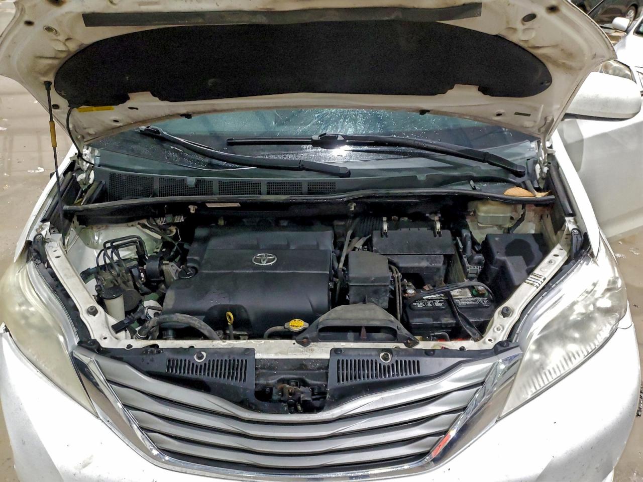 2013 TOYOTA SIENNA XLE 8-PASSENGER photo 23