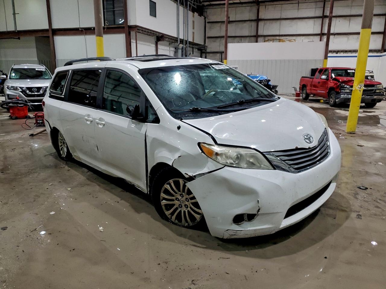2013 TOYOTA SIENNA XLE 8-PASSENGER photo 7