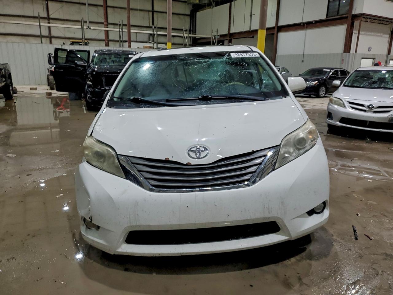 2013 TOYOTA SIENNA XLE 8-PASSENGER photo 9