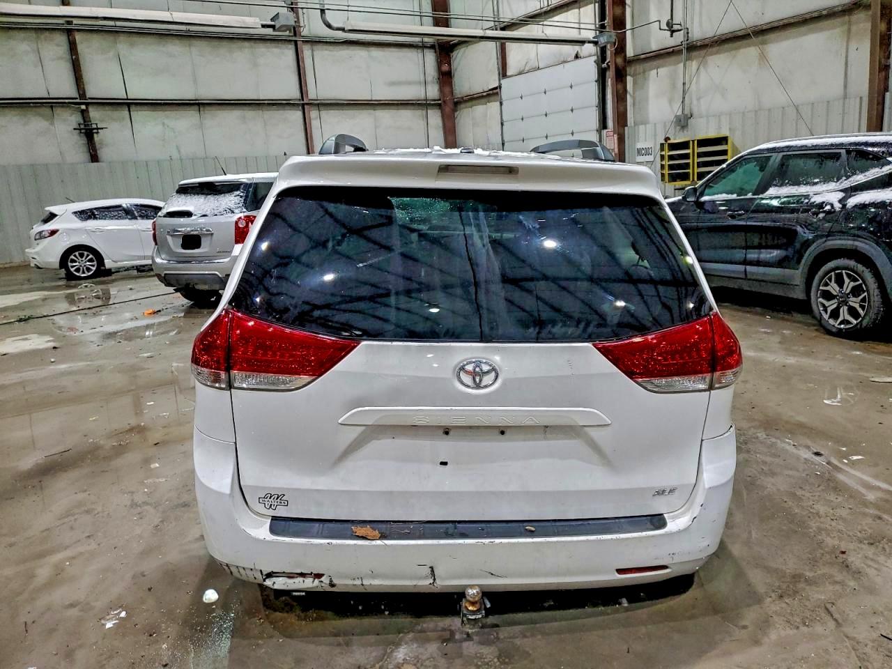 2013 TOYOTA SIENNA XLE 8-PASSENGER photo 11