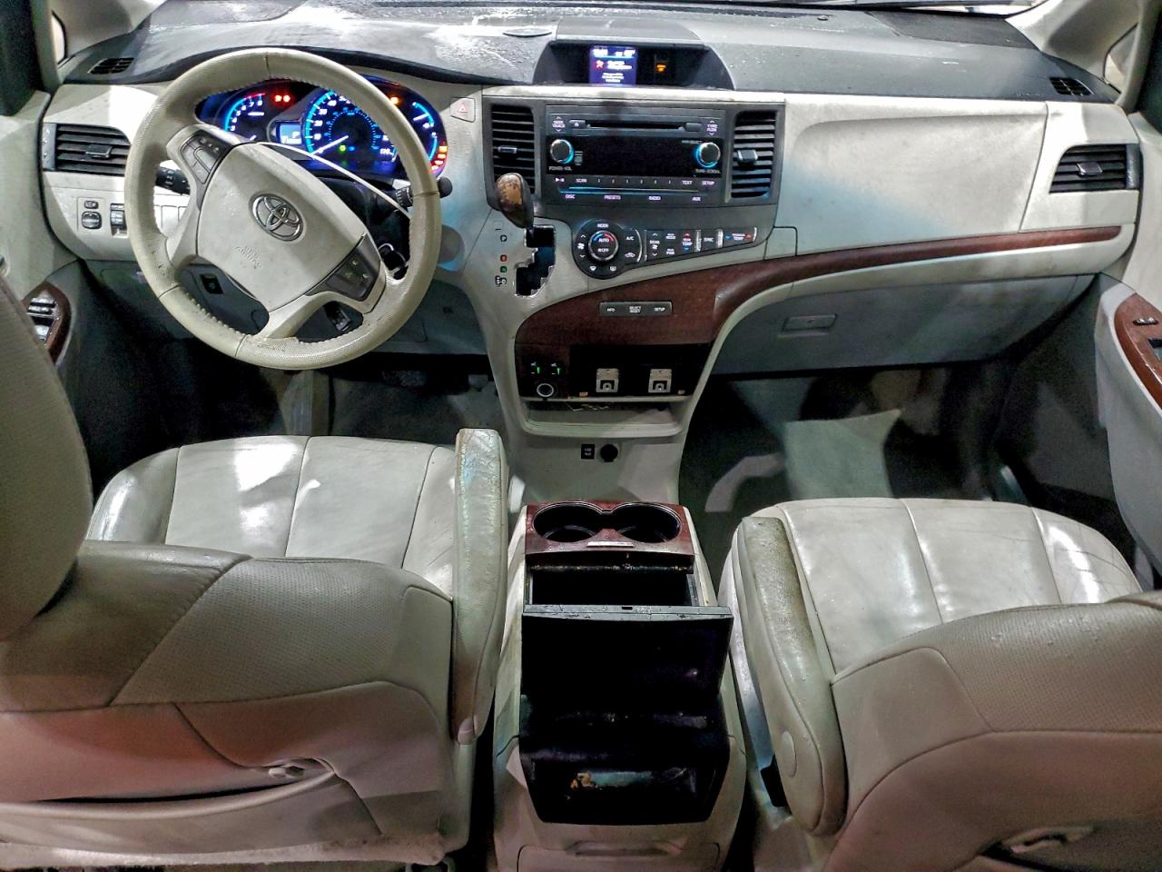 2013 TOYOTA SIENNA XLE 8-PASSENGER photo 15