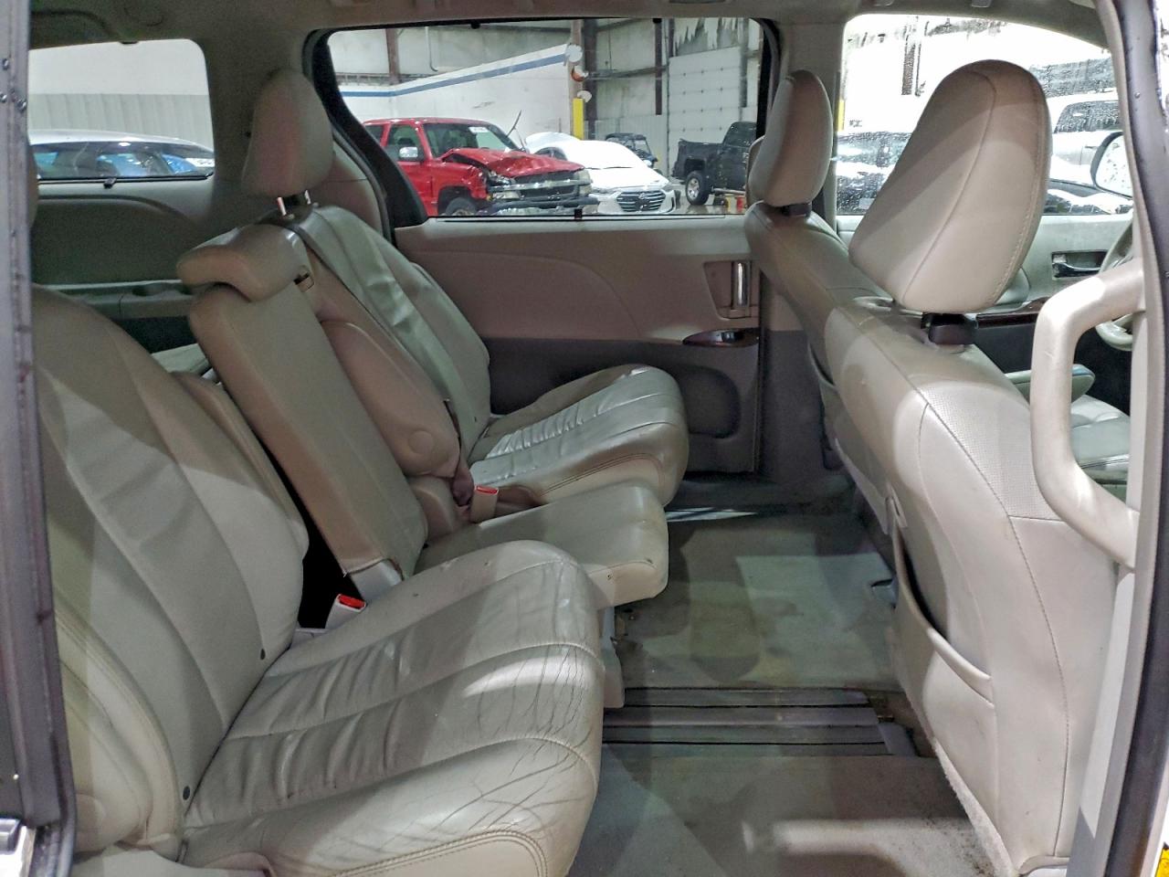 2013 TOYOTA SIENNA XLE 8-PASSENGER photo 21