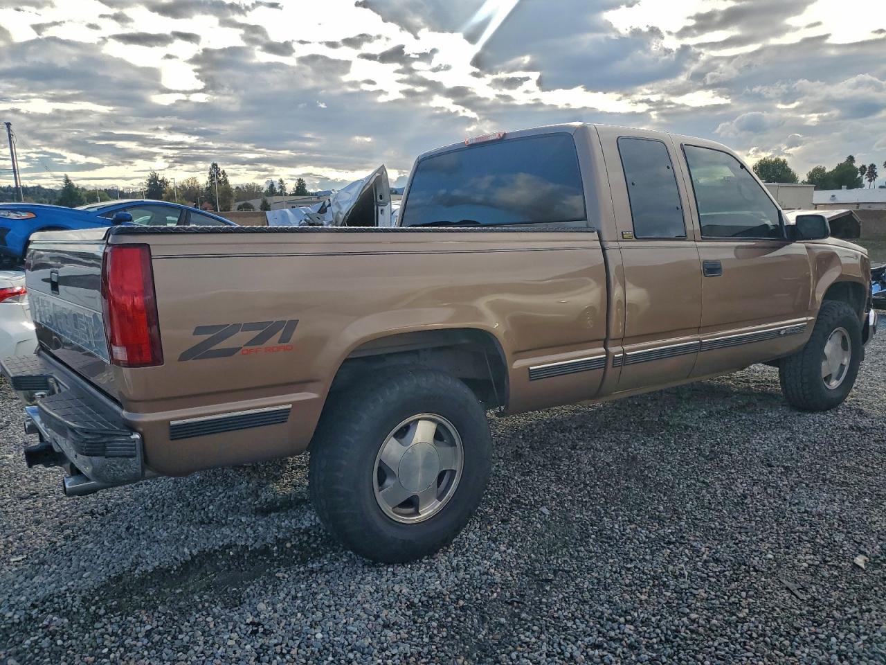 1997 CHEVROLET GMT-400 K1500 photo 3