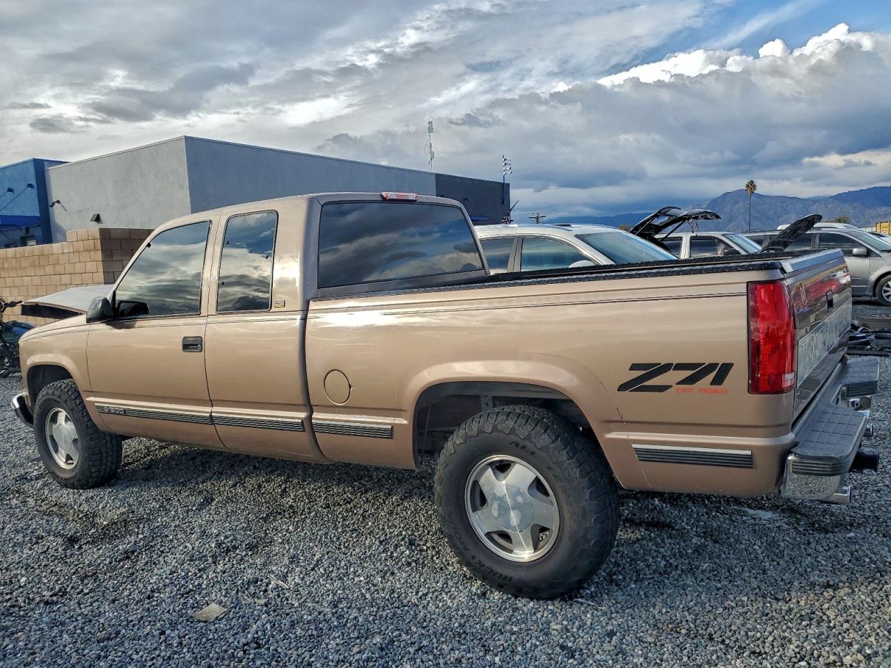 1997 CHEVROLET GMT-400 K1500 photo 2