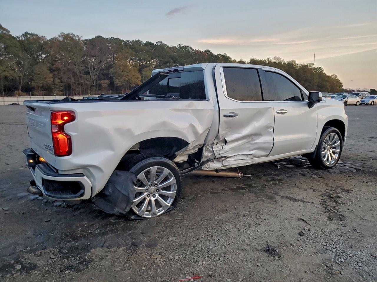 2021 CHEVROLET SILVERADO K1500 HIGH COUNTRY photo 3