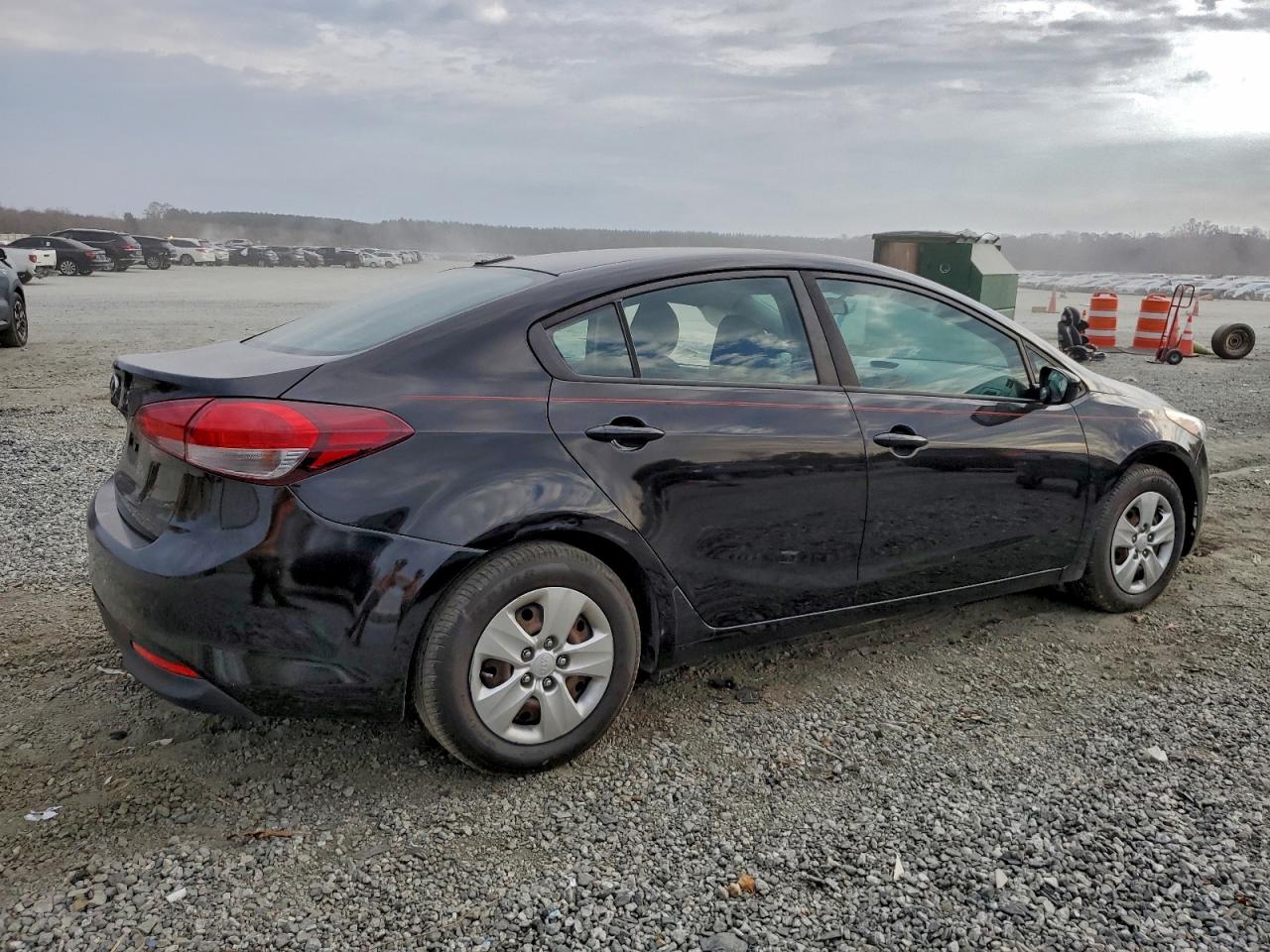 2017 KIA FORTE LX photo 3