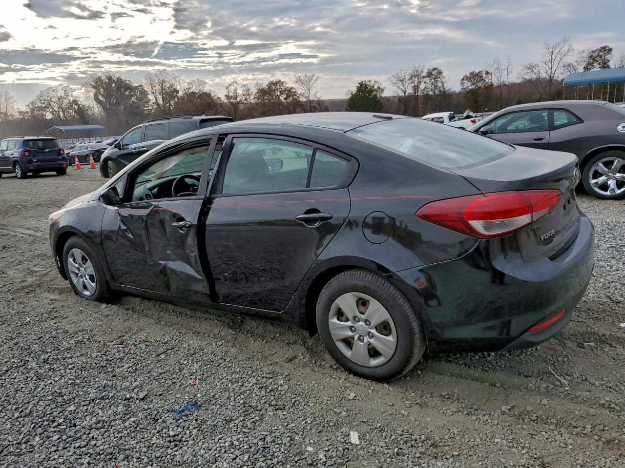 2017 KIA FORTE LX photo 2