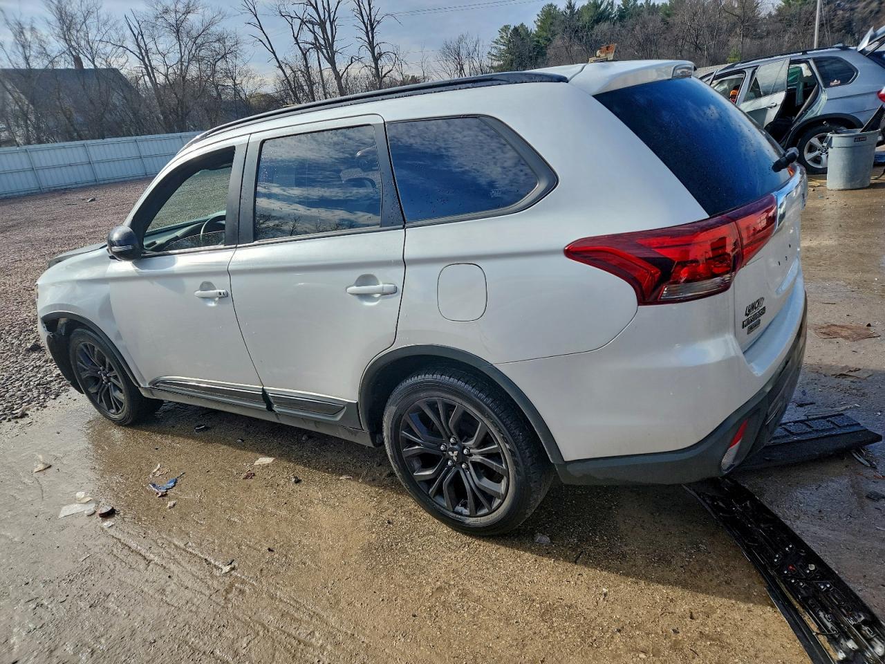 2019 MITSUBISHI OUTLANDER SE photo 2