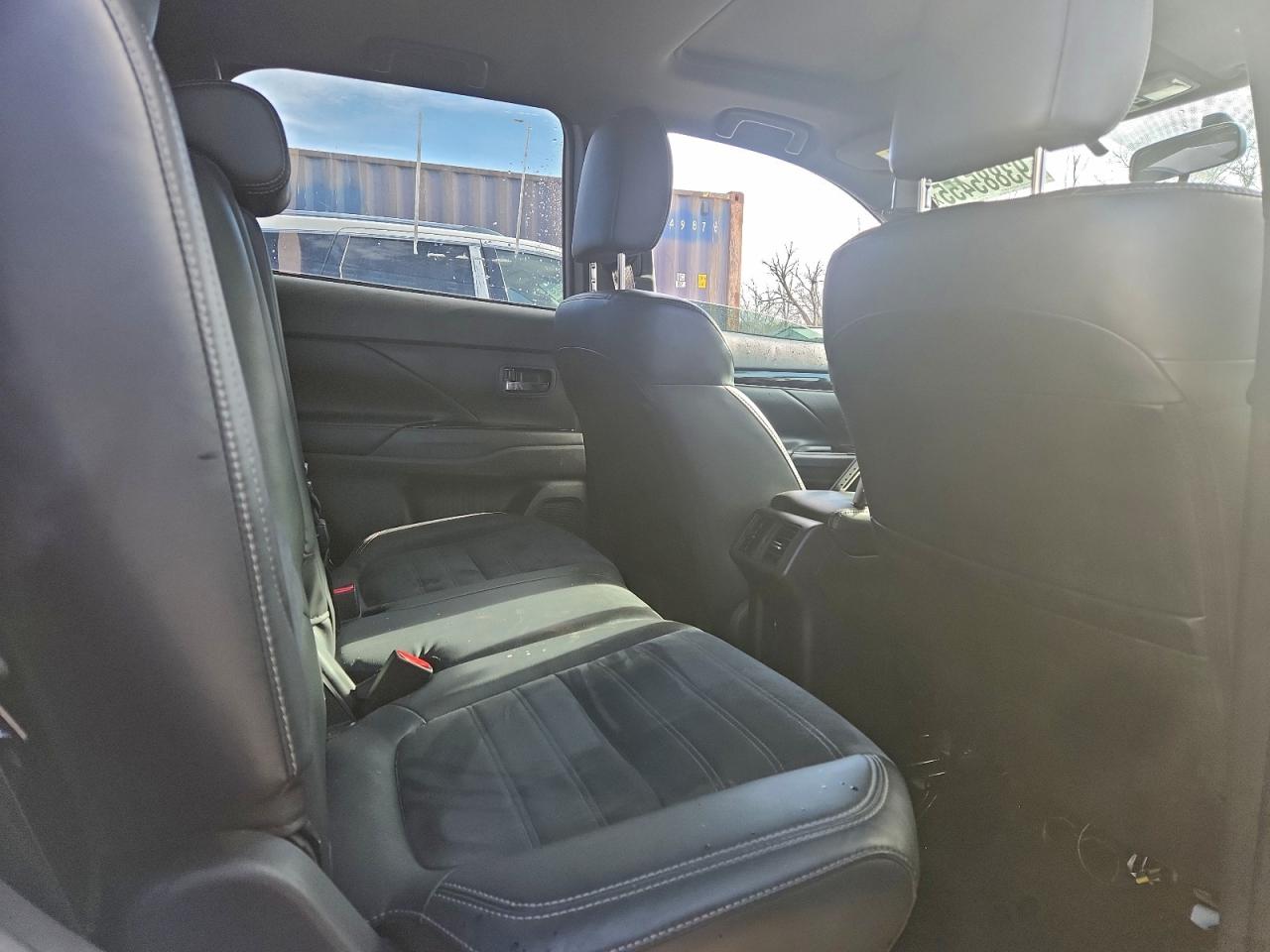 2019 MITSUBISHI OUTLANDER SE photo 11