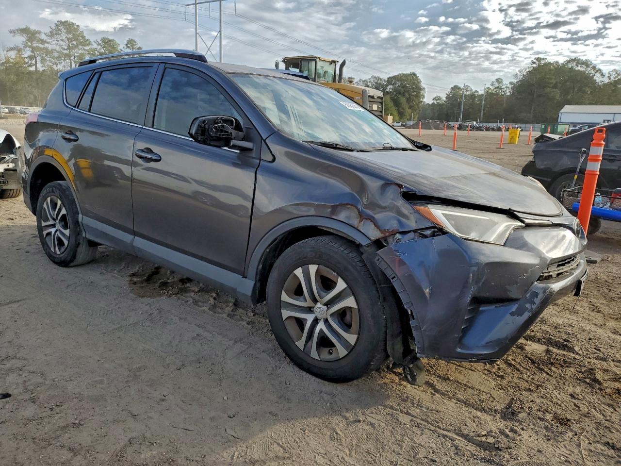 2017 TOYOTA RAV4 LE photo 4
