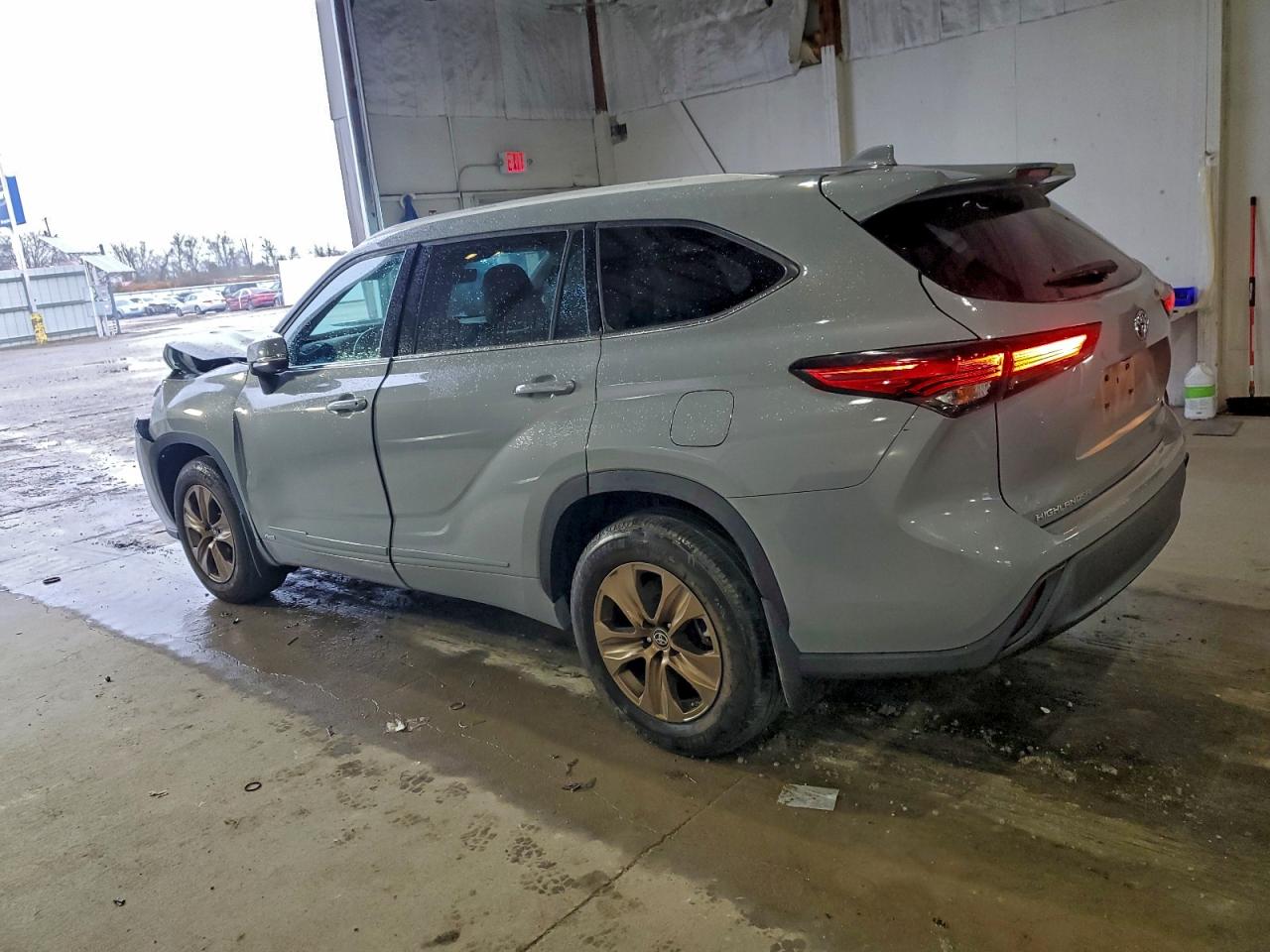 2022 TOYOTA HIGHLANDER HYBRID XLE photo 3