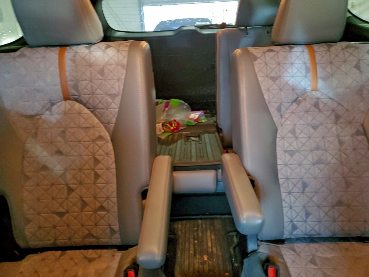 2022 TOYOTA HIGHLANDER HYBRID XLE photo 19