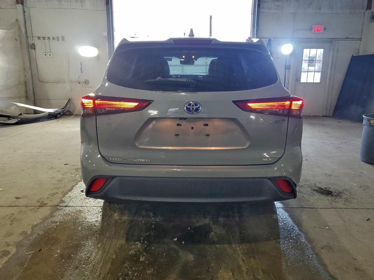 2022 TOYOTA HIGHLANDER HYBRID XLE photo 11