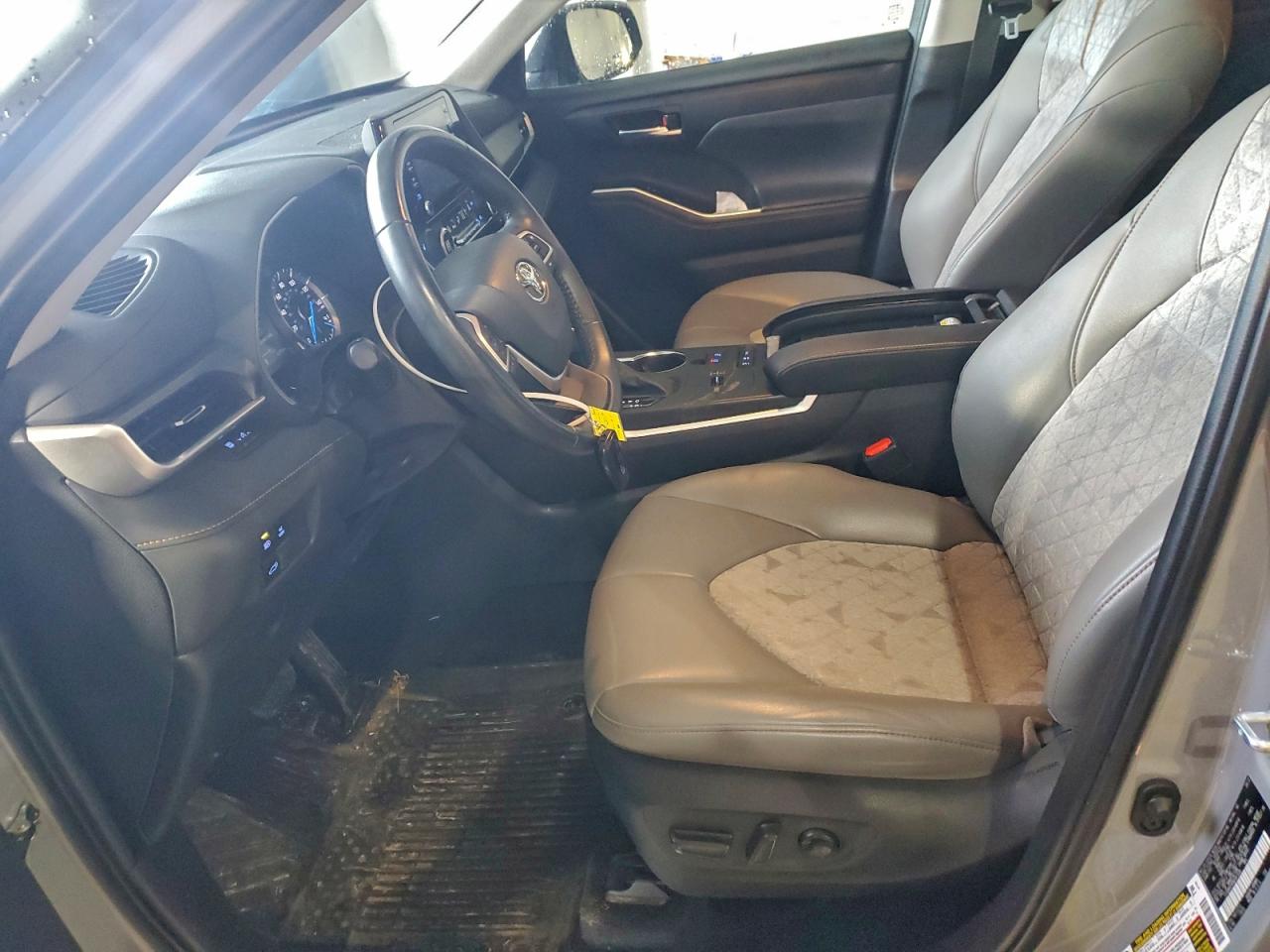 2022 TOYOTA HIGHLANDER HYBRID XLE photo 13