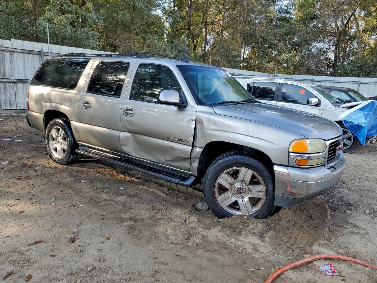2003 GMC YUKON XL C1500 photo 4