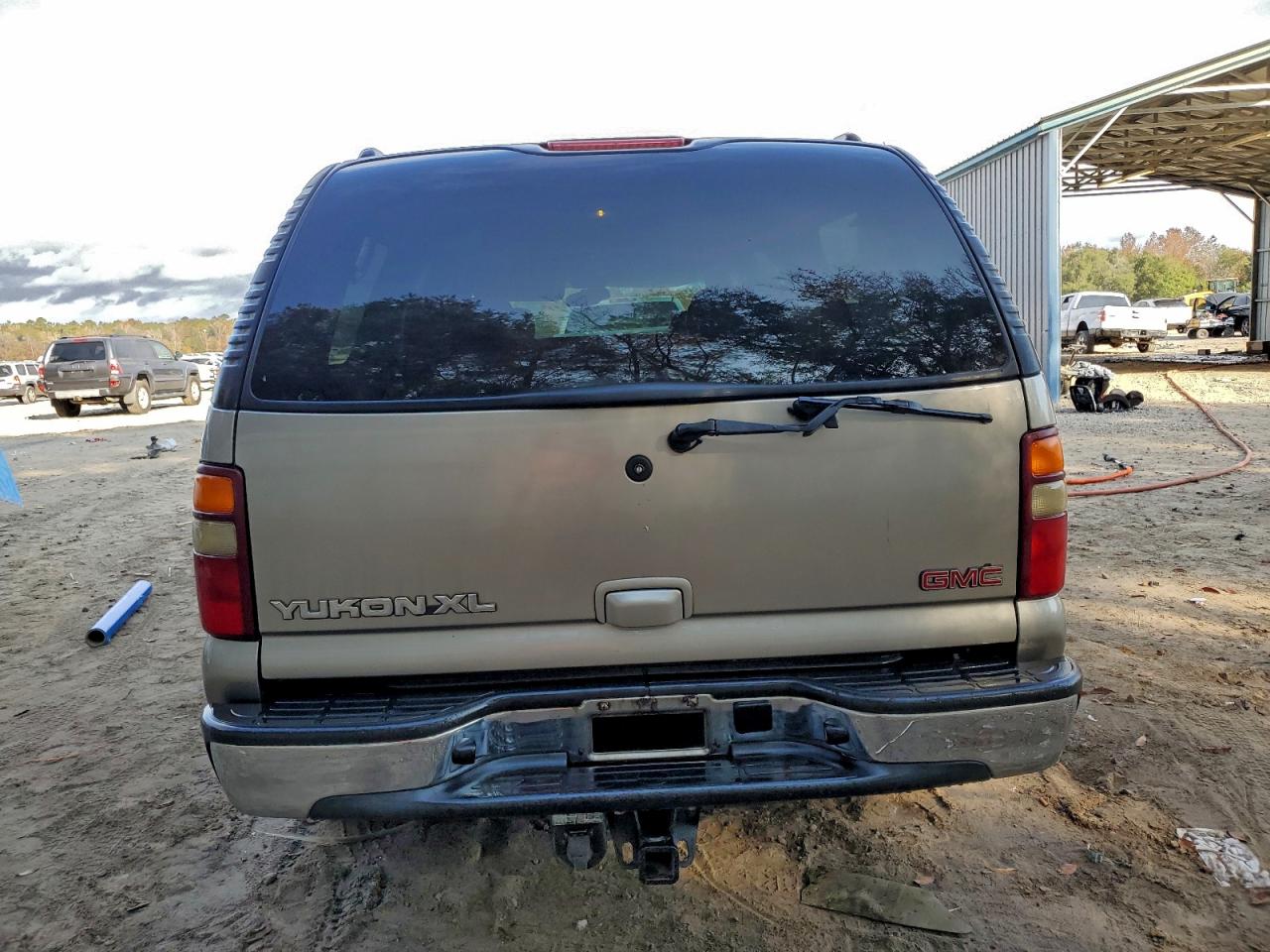 2003 GMC YUKON XL C1500 photo 6