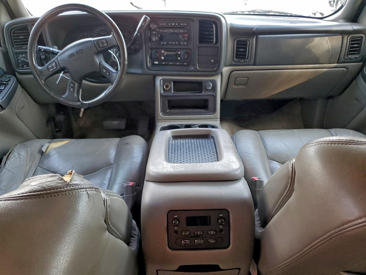 2003 GMC YUKON XL C1500 photo 8