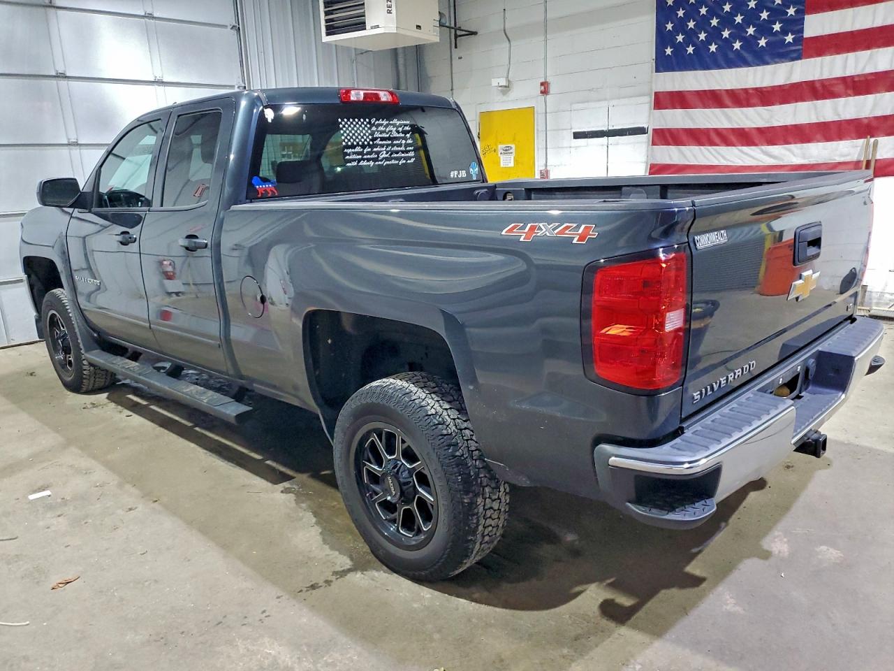 2017 CHEVROLET SILVERADO K1500 LT photo 2