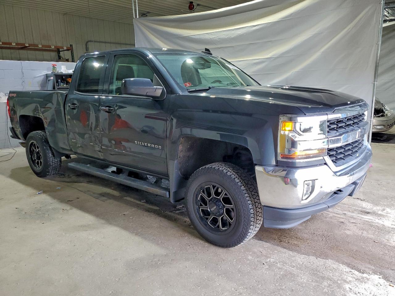 2017 CHEVROLET SILVERADO K1500 LT photo 4