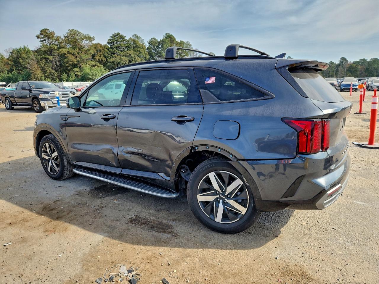 2022 KIA SORENTO S photo 3