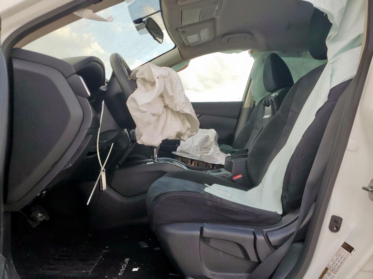 2016 NISSAN ROGUE S photo 19