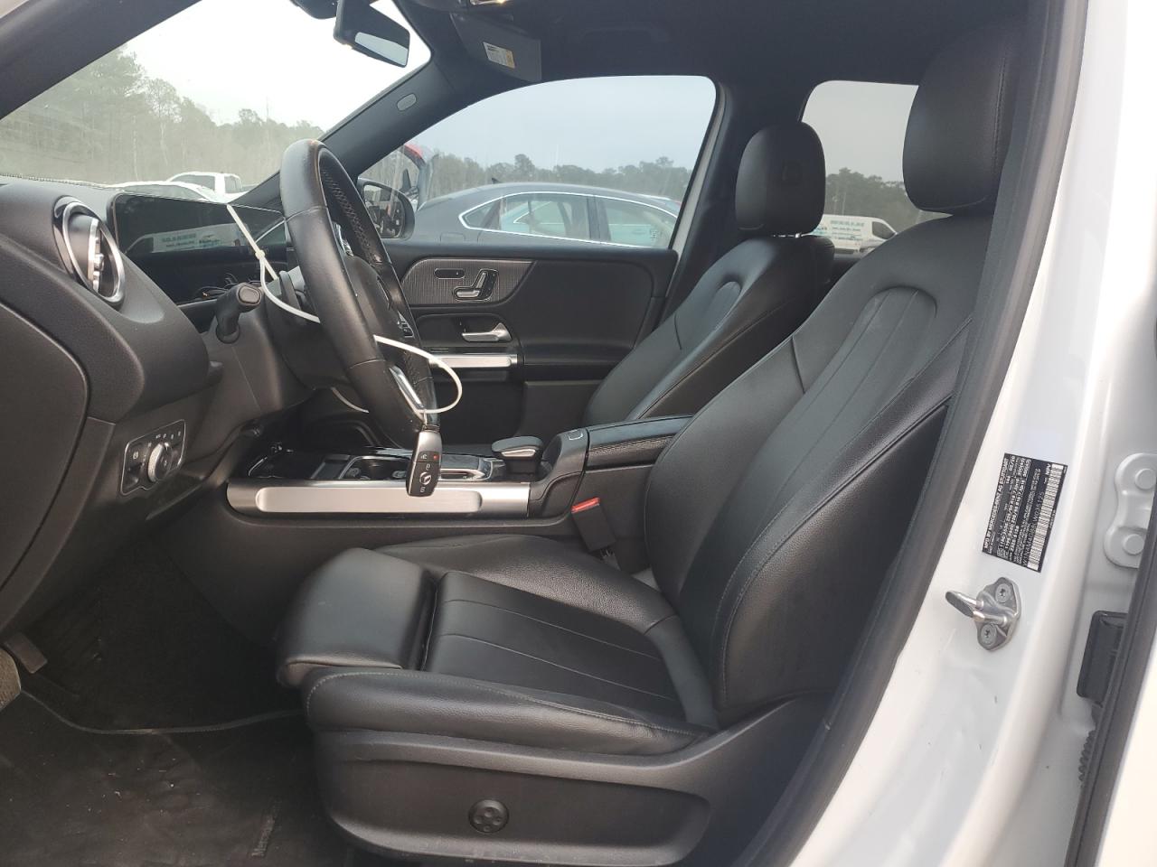 2020 MERCEDES-BENZ GLB 250 photo 13