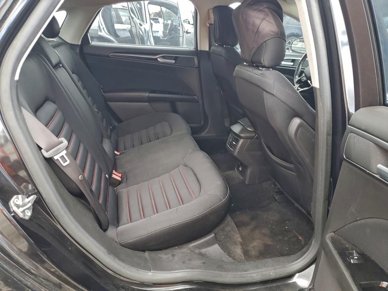 2015 FORD FUSION SE photo 19