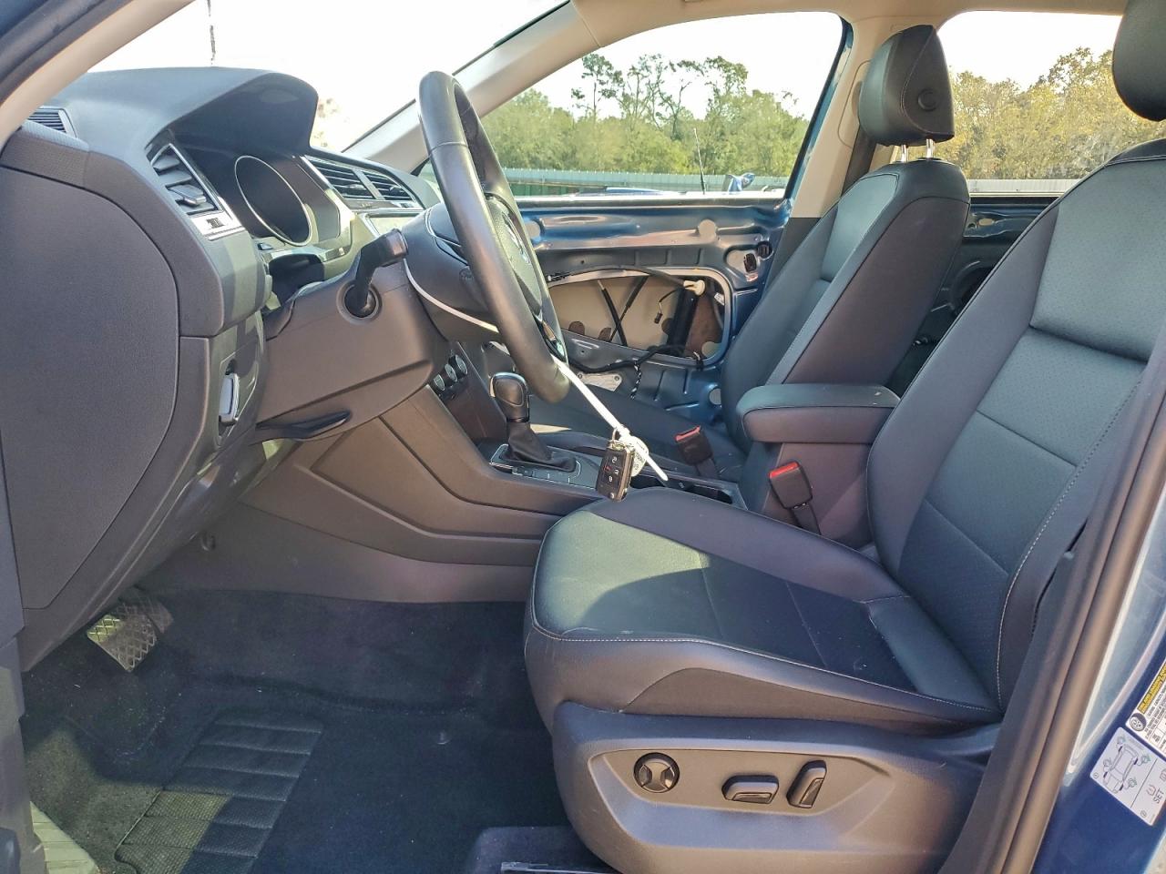 2020 VOLKSWAGEN TIGUAN SE photo 13