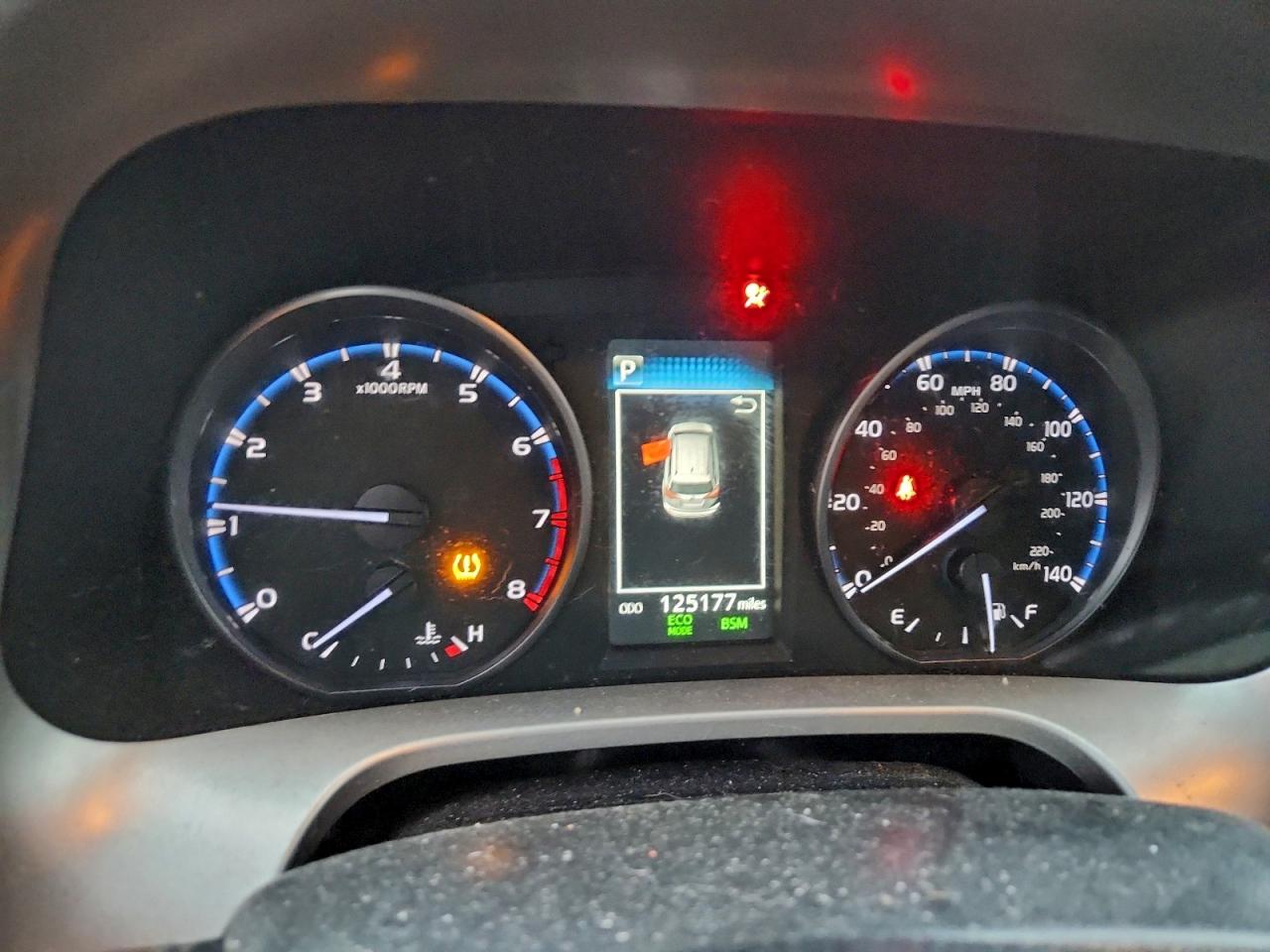 2017 TOYOTA RAV4 XLE photo 17