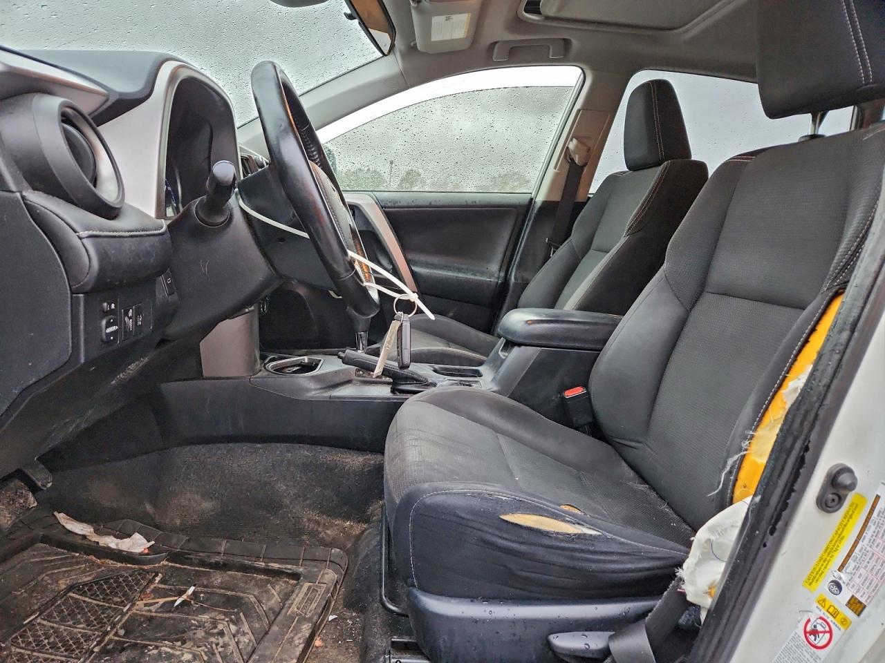 2017 TOYOTA RAV4 XLE photo 13