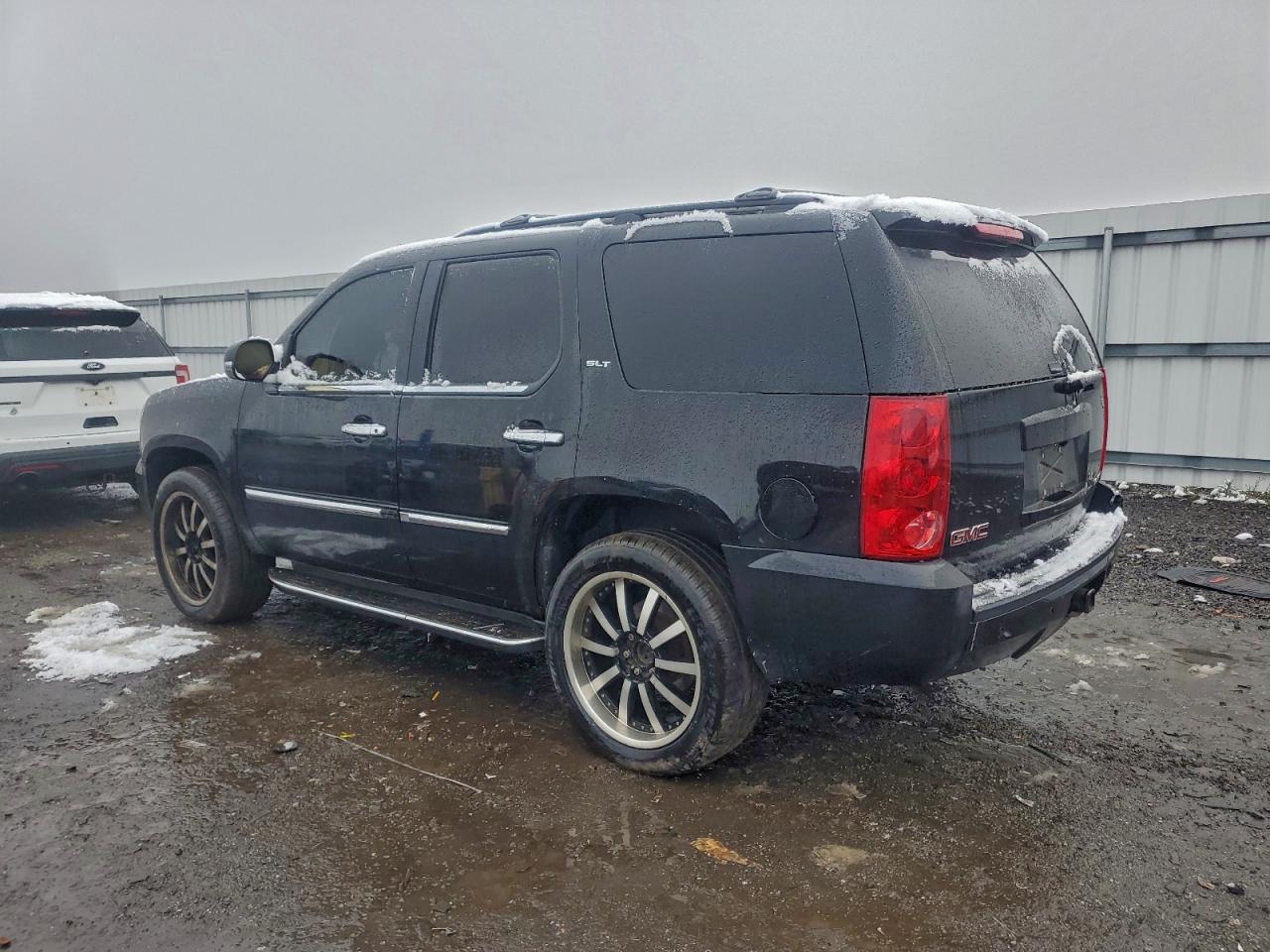 2012 CADILLAC ESCALADE LUXURY photo 2