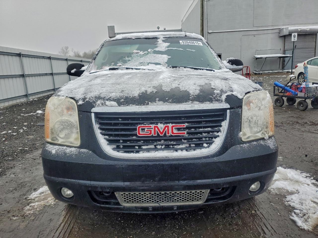 2012 CADILLAC ESCALADE LUXURY photo 5
