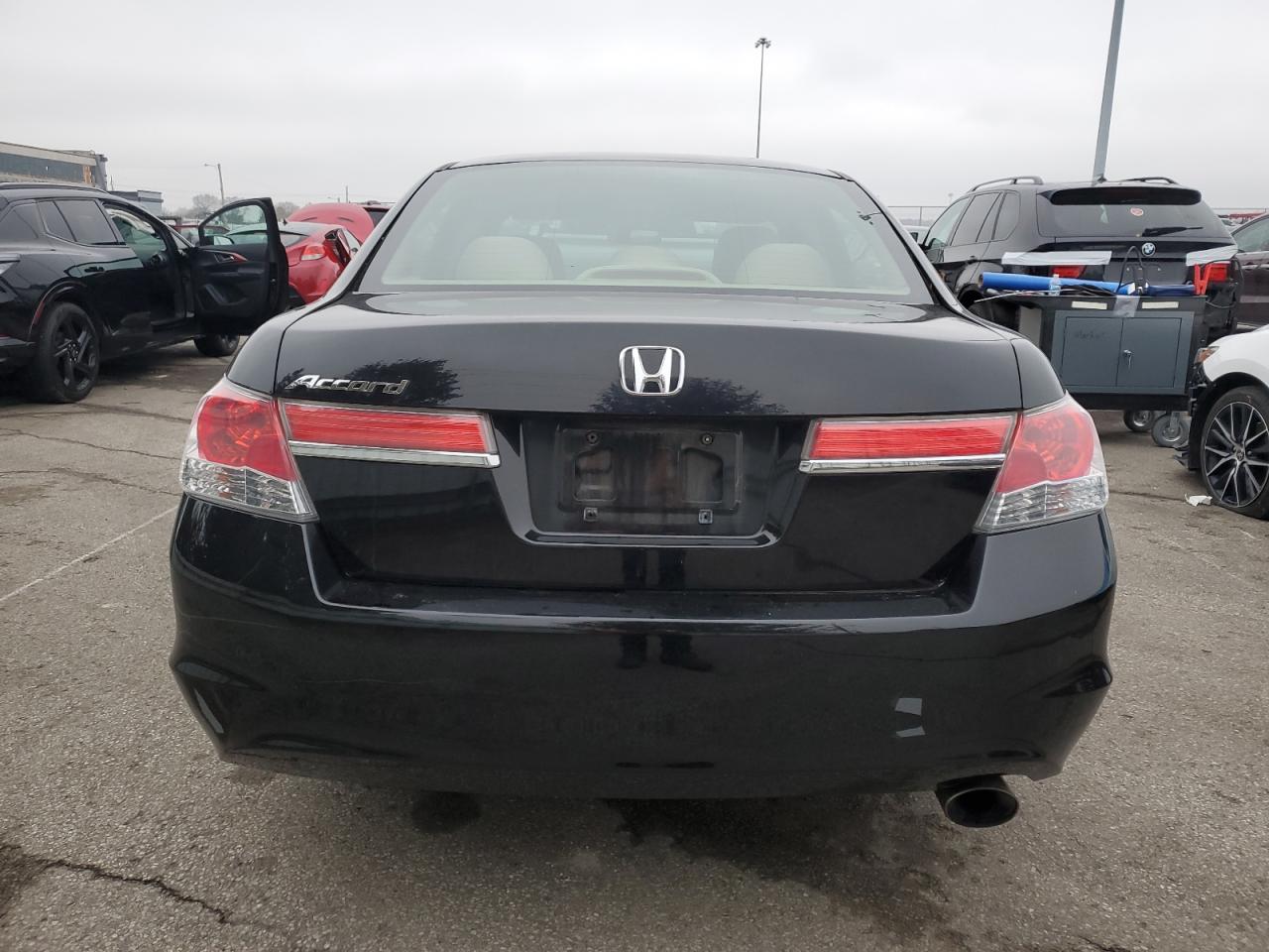 2011 HONDA ACCORD LXP photo 11