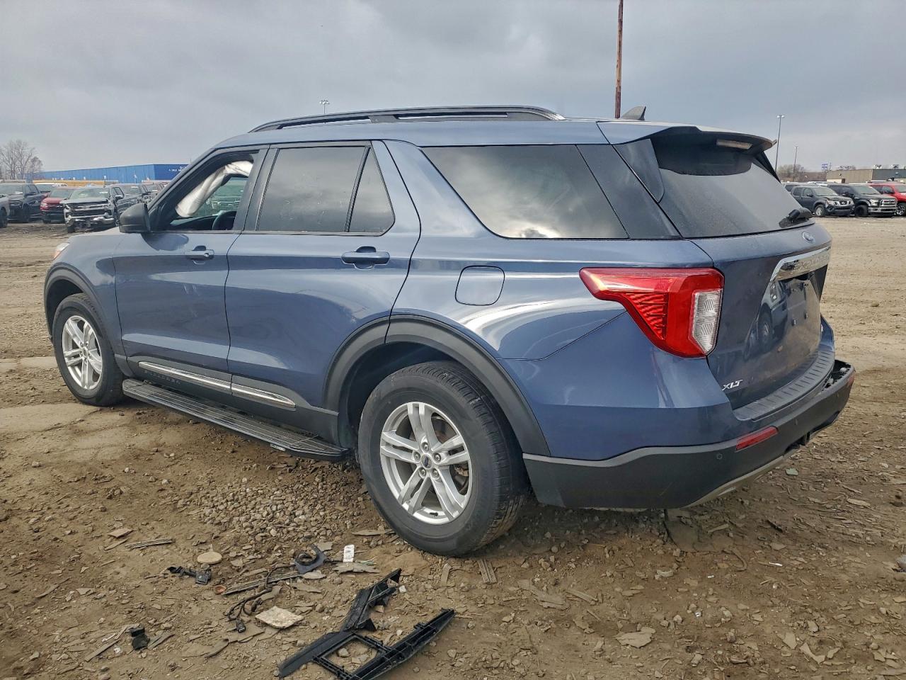 2021 FORD EXPLORER XLT photo 3