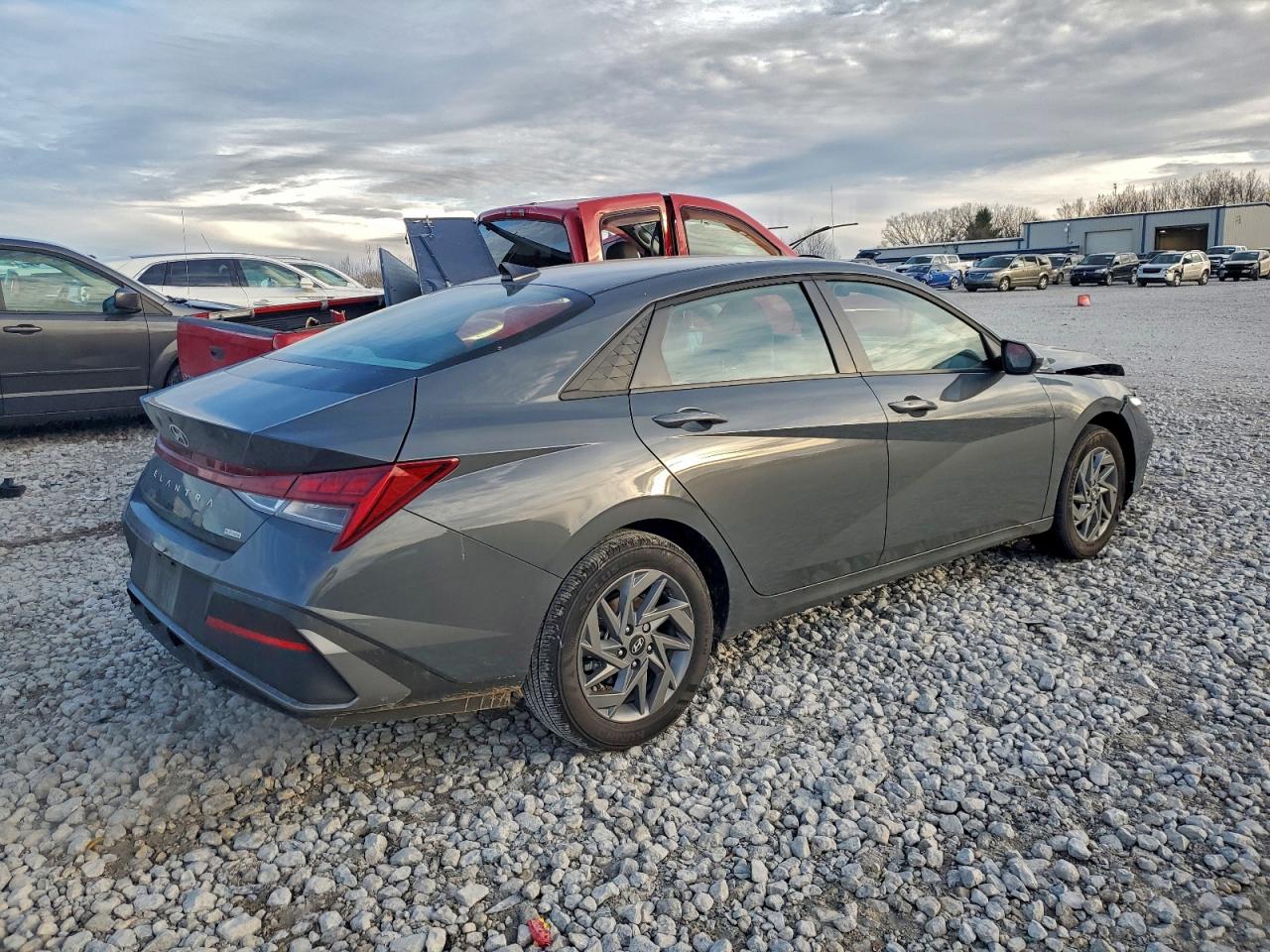 2025 HYUNDAI ELANTRA BLUE photo 3