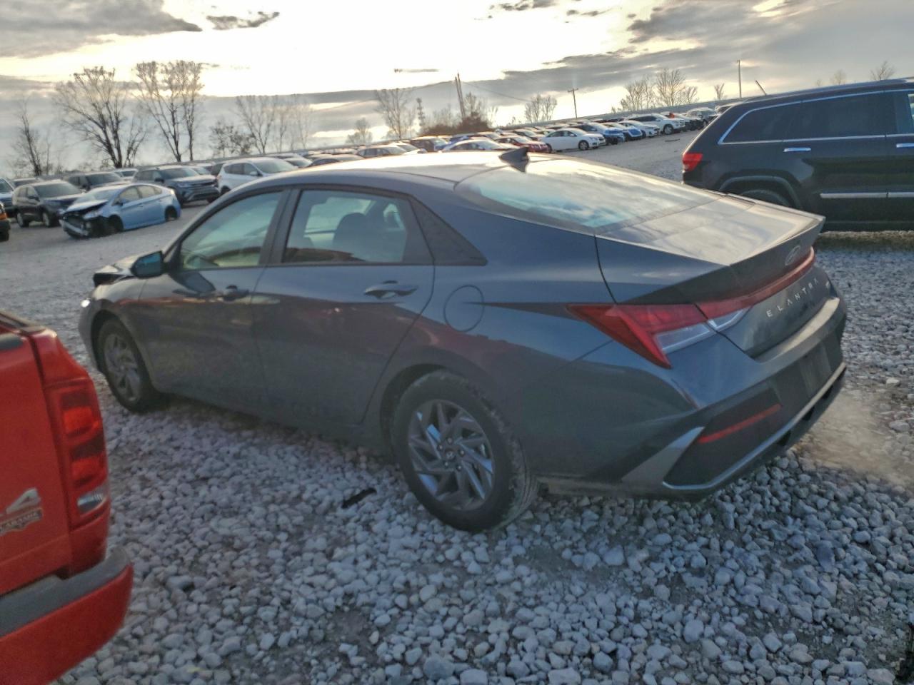 2025 HYUNDAI ELANTRA BLUE photo 2