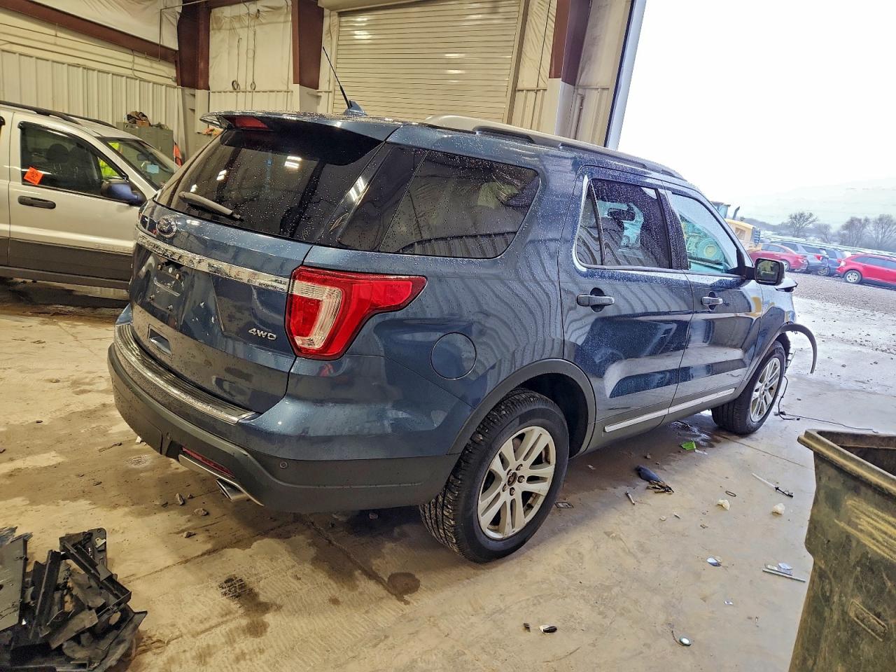 2018 FORD EXPLORER XLT photo 3