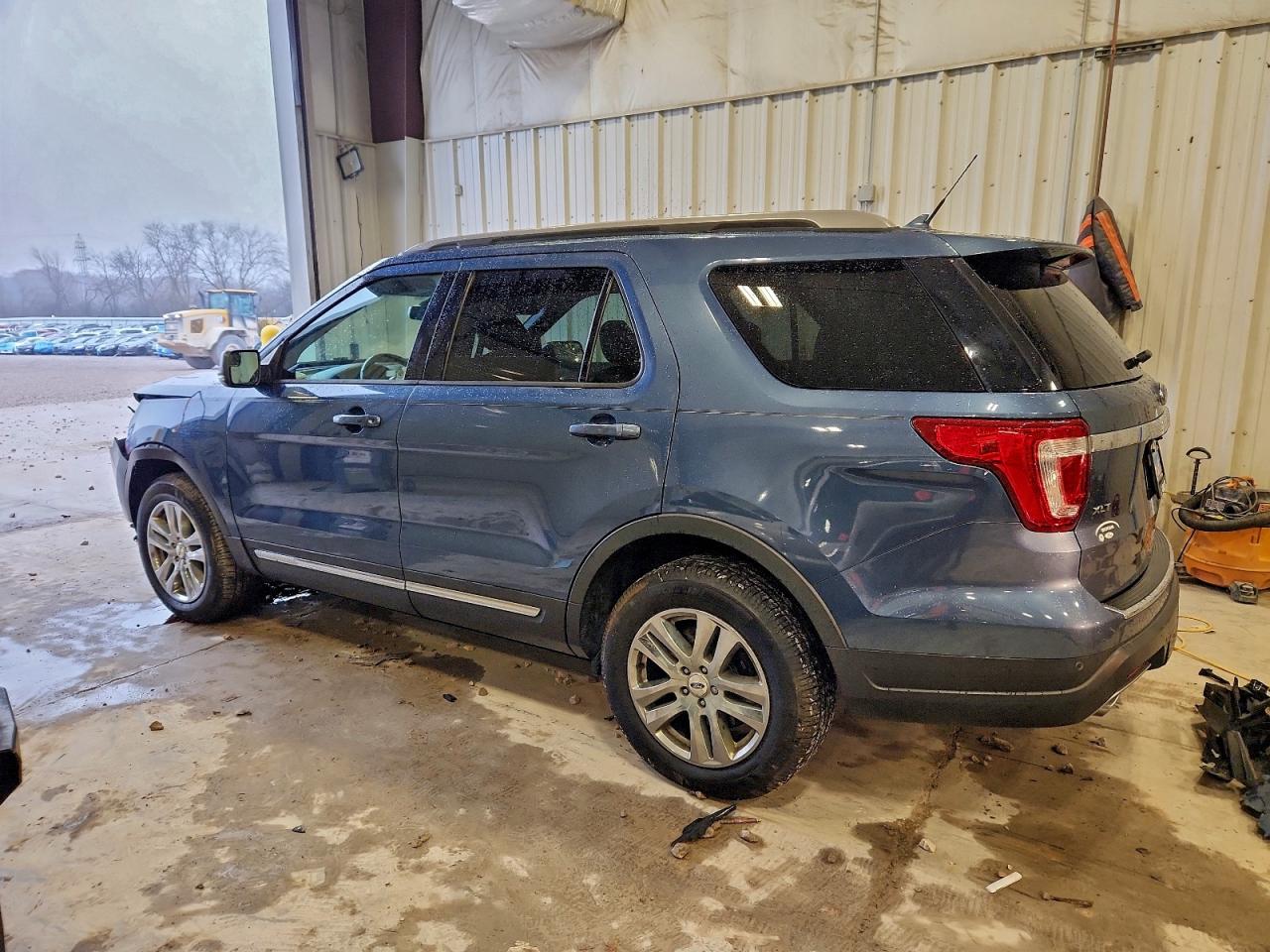 2018 FORD EXPLORER XLT photo 2