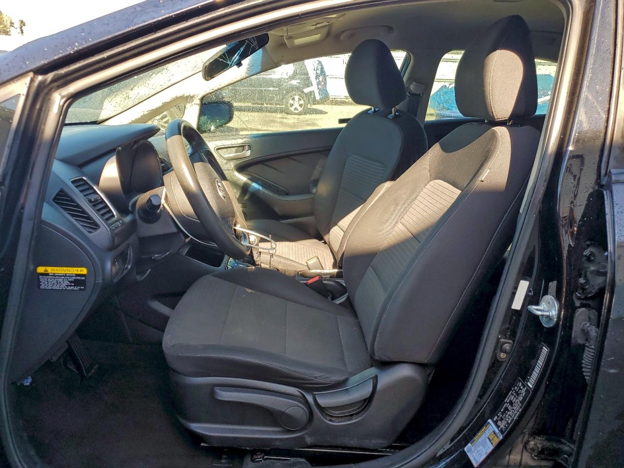 2017 KIA FORTE LX photo 19